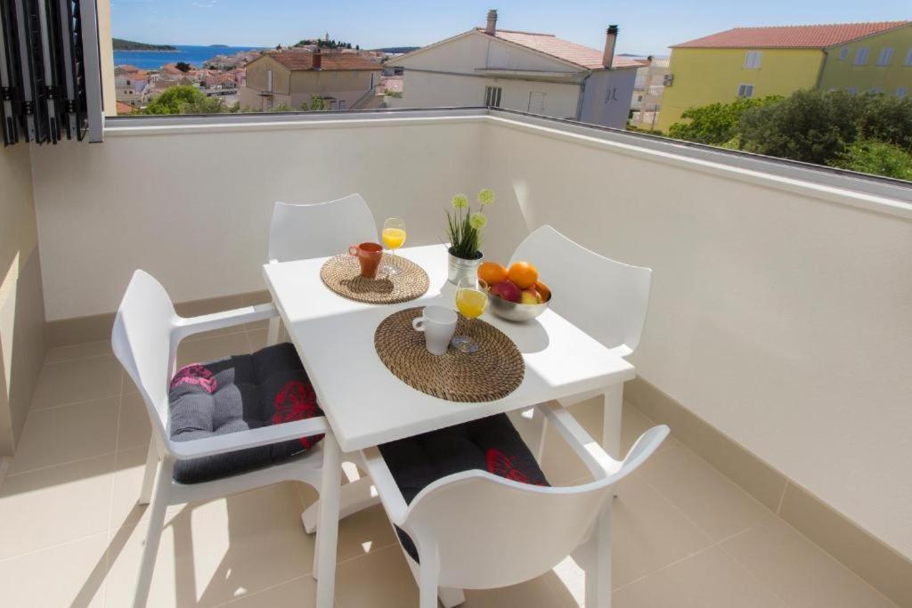 Royal Primosten Apartment Bagian luar foto